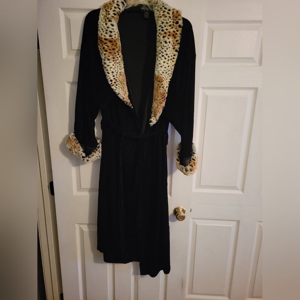 Donna Slayers Fabulous Furs robe
